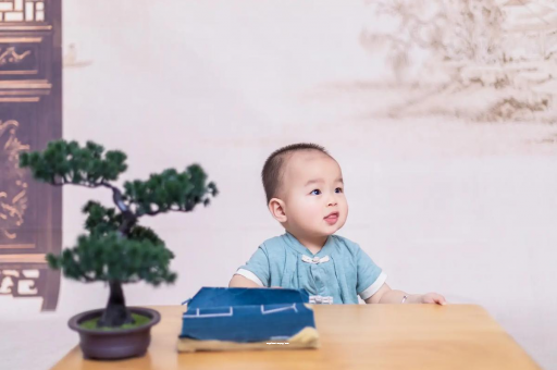 荆州宝宝眼睛突然肿了